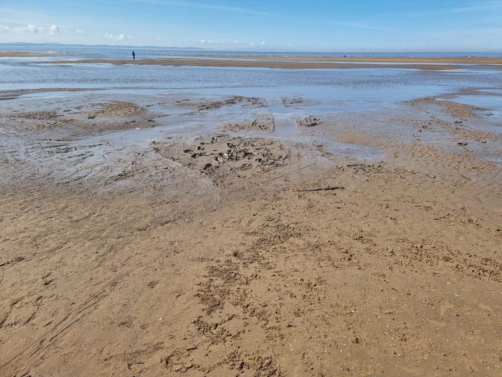 Rising tide sets clock ticking for pair trapped in mud HM Coastguard UK